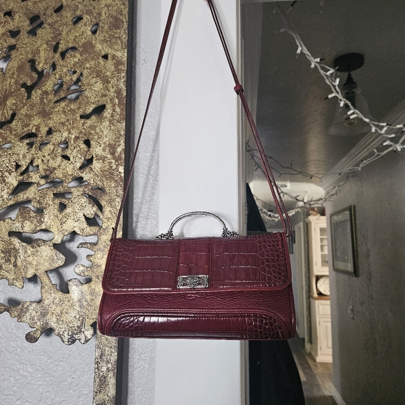 Brighton Red Leather Croc Embossed Crossbody Purse Handbag Snap Closure - Picture 13 of 16